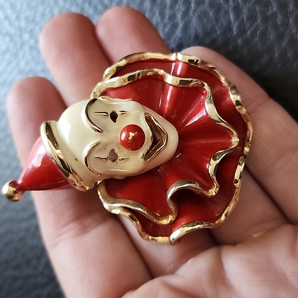 VTG brooch